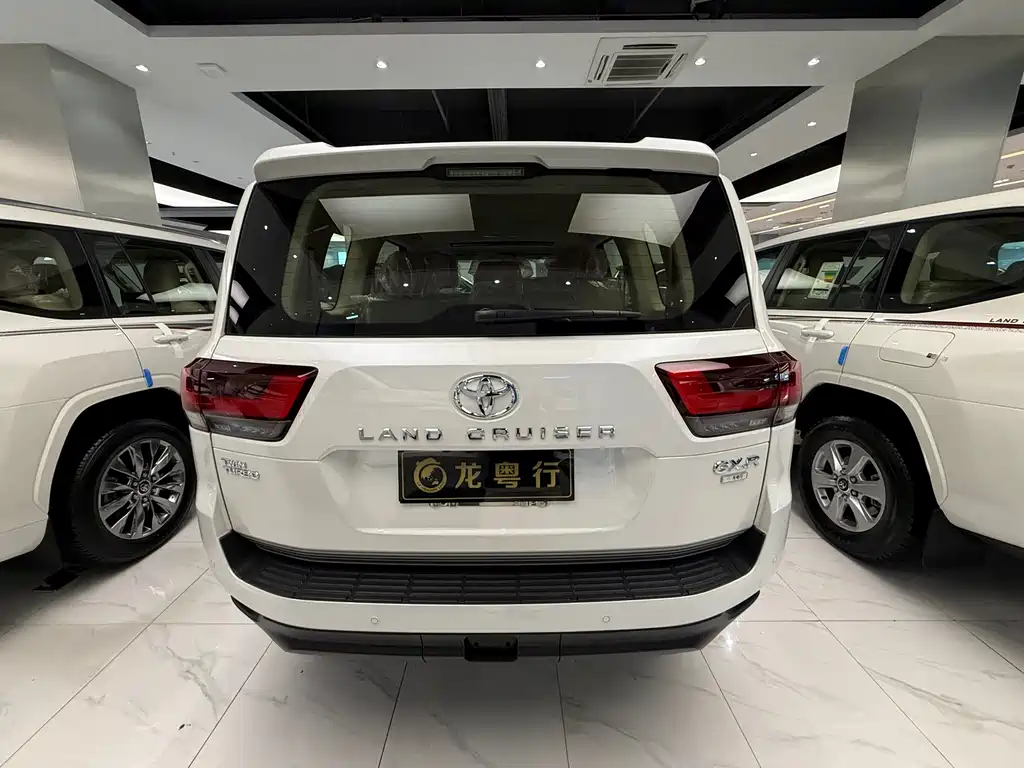 Toyota Land Cruiser LC300 2024 3.5T AT