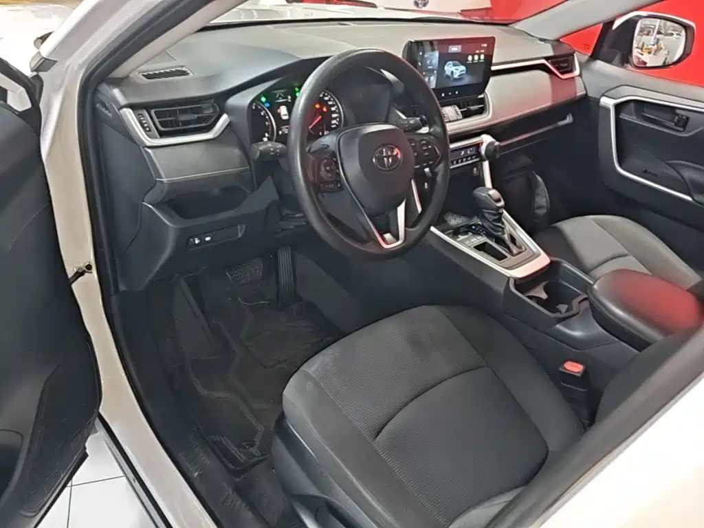 Toyota RAV4 — миниатюра 10
