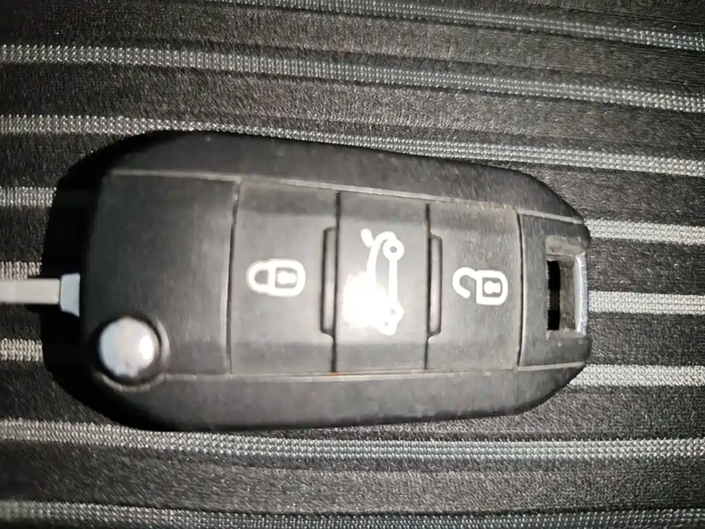 Peugeot 408 — миниатюра 9