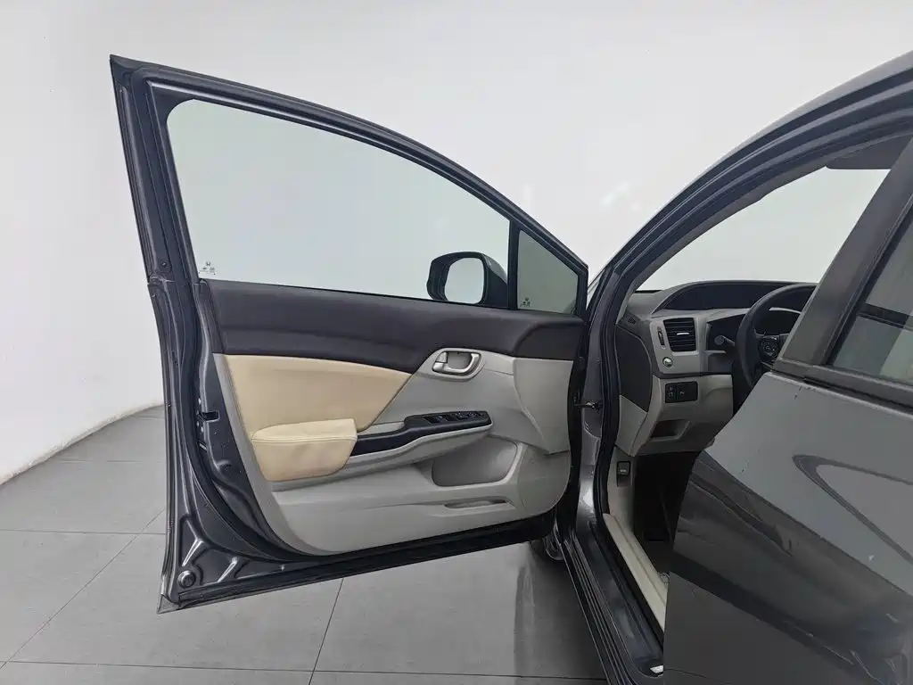 Honda Civic — миниатюра 8