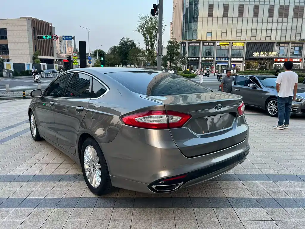 Ford Mondeo — миниатюра 9
