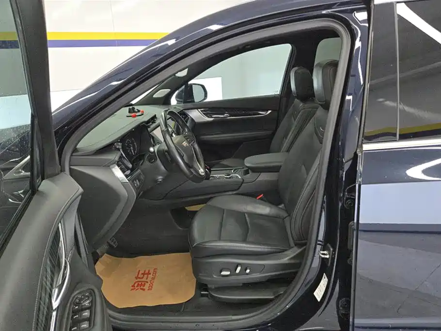 Cadillac XT6 2022 2.0T мест Luxury