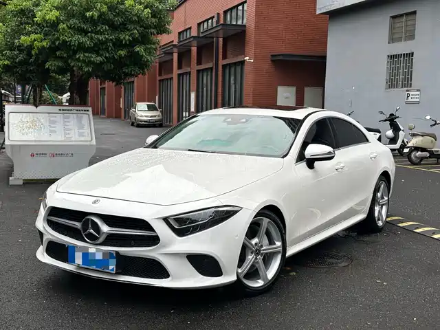 Mercedes-Benz CLS — фото 1