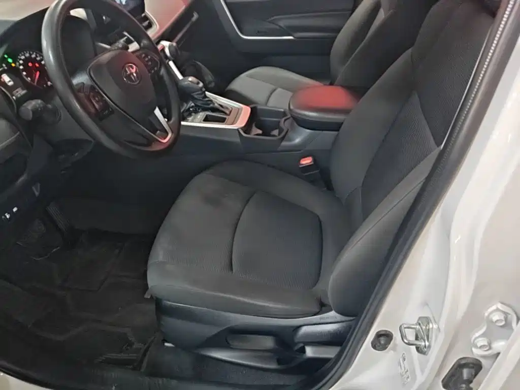 Toyota RAV4 — миниатюра 15