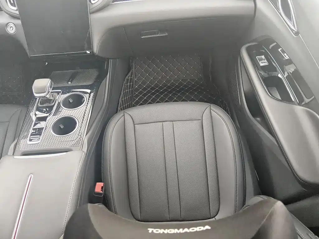 Hongqi HS3 2024 1.5T