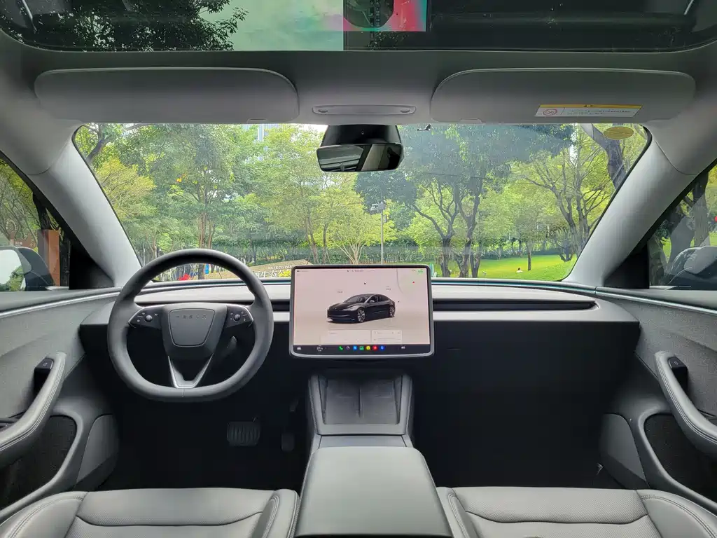 Tesla Model 3 — миниатюра 16