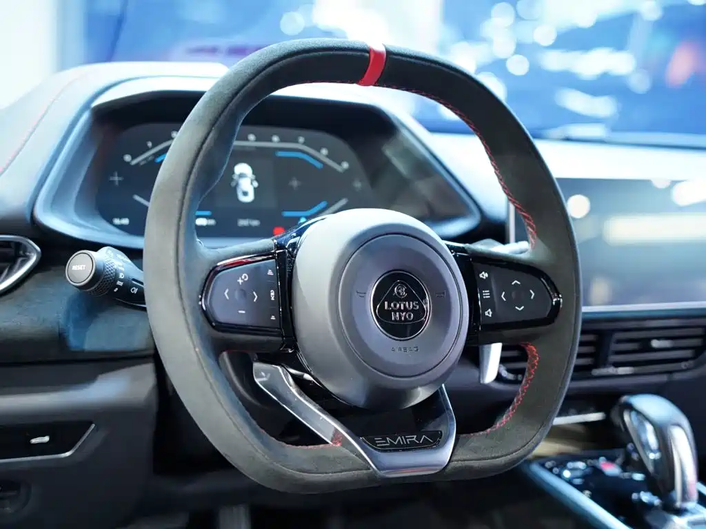 Lotus Emira — миниатюра 23