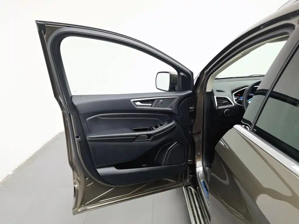 Ford Edge — миниатюра 8