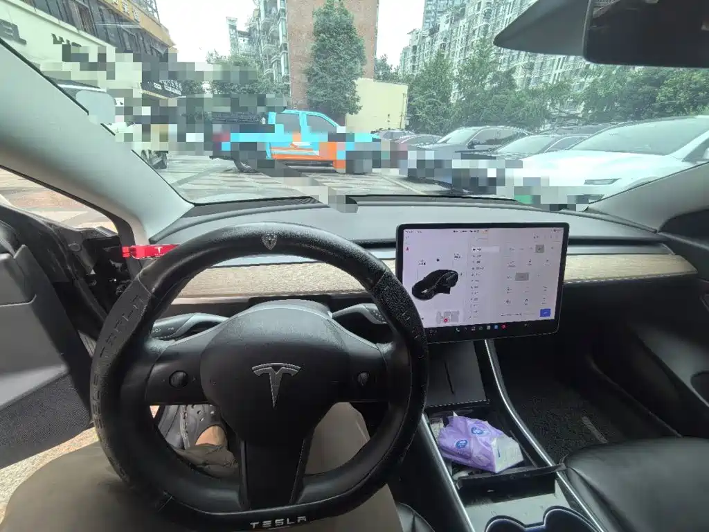 Tesla Model 3 — миниатюра 10