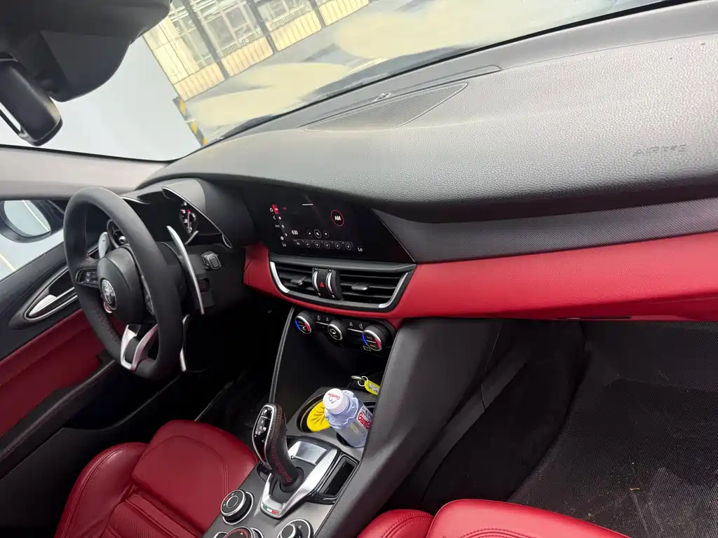 Alfa Romeo Giulia 2020 2.0T 280HP Luxury