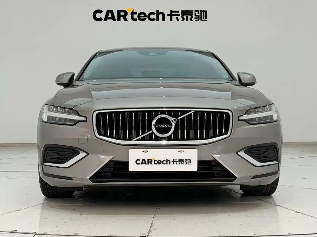 Volvo S60 2022 B4 Luxury