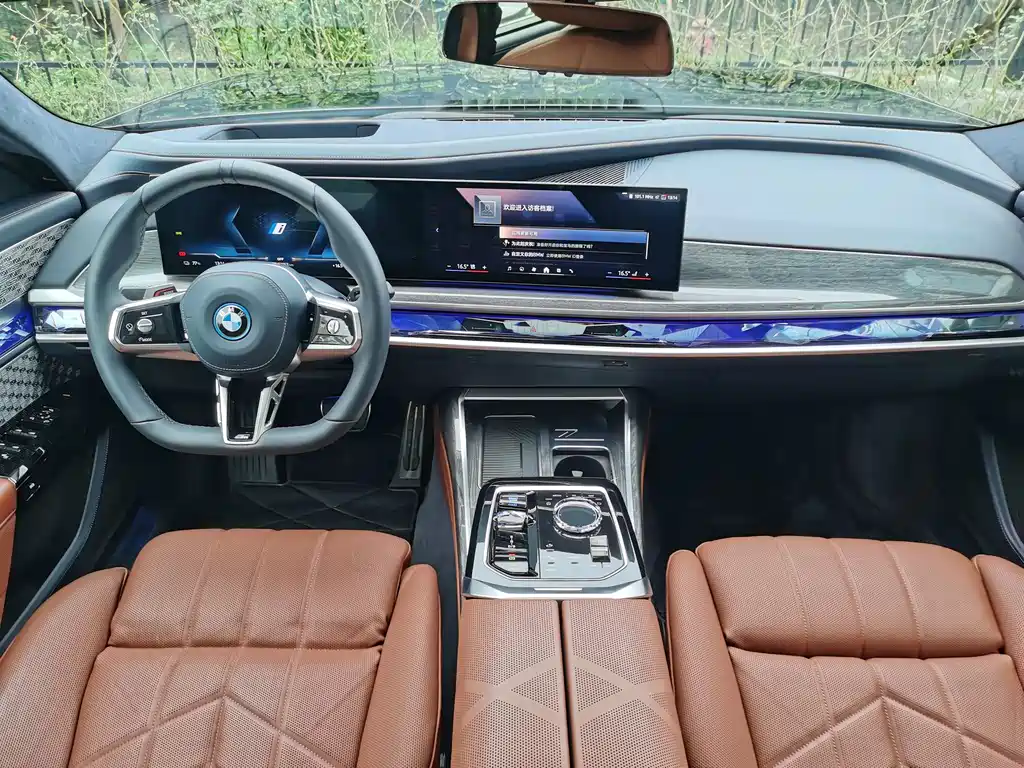 BMW i7 — миниатюра 11