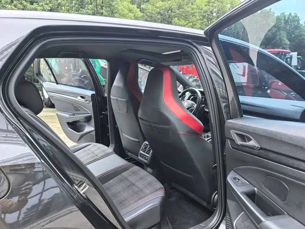 Volkswagen Golf GTI — миниатюра 21
