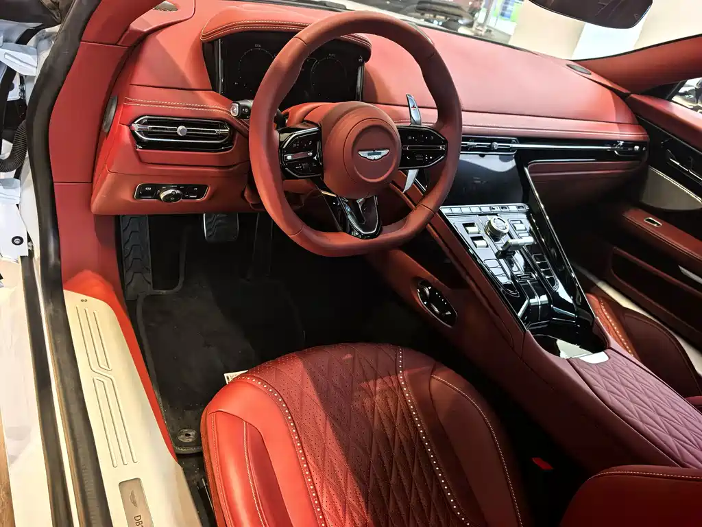 Aston Martin DB12 — миниатюра 4