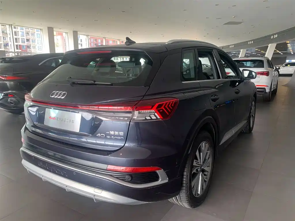 AUDI Q4 E TRON