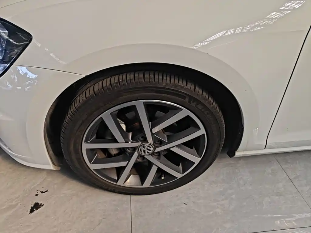 Volkswagen Golf — миниатюра 23
