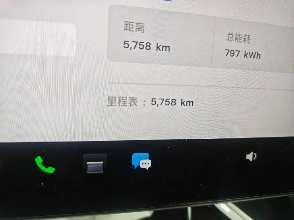 Tesla Model Y — миниатюра 8