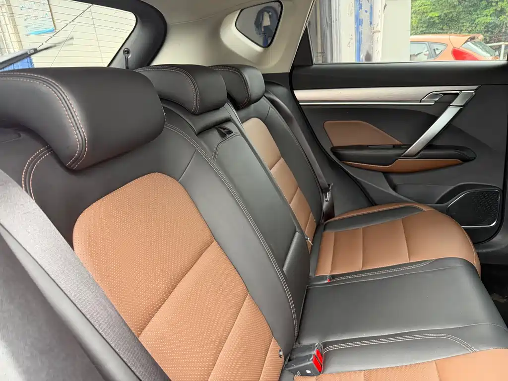Geely Binyue — миниатюра 14