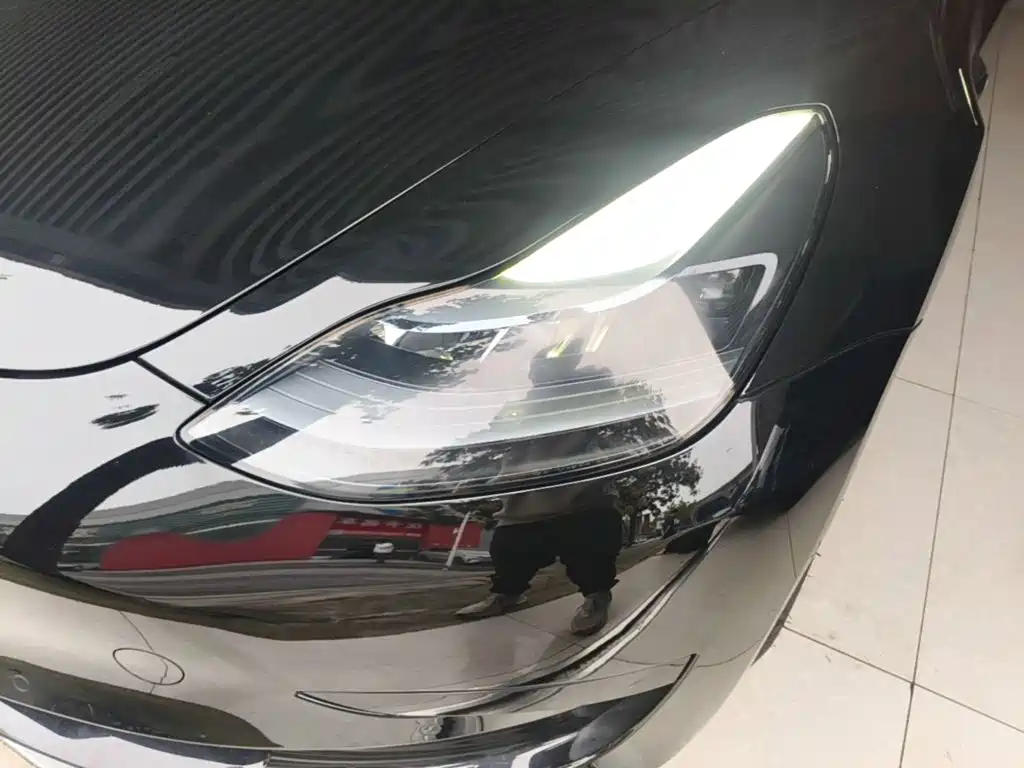 Tesla Model 3 — миниатюра 24