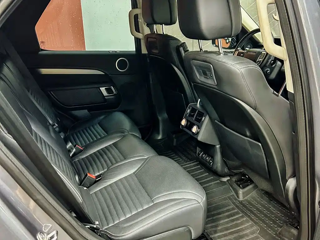 Land Rover Discovery 2023 360PS R-Dynamic SE