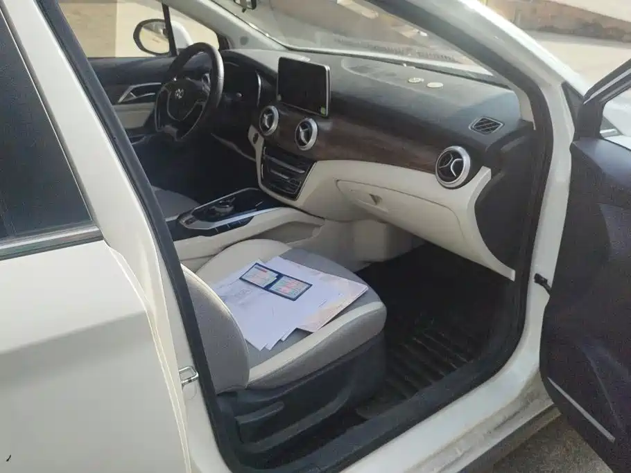 BAIC EU5 — миниатюра 8