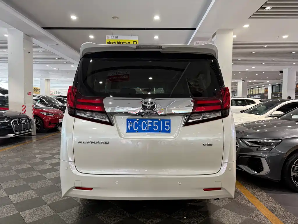 Toyota Alphard — миниатюра 4