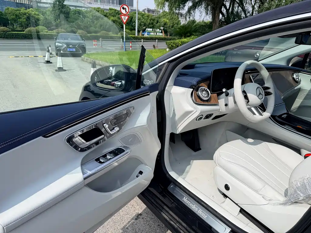 Mercedes-Benz EQE 2025 500 4MATIC Luxury