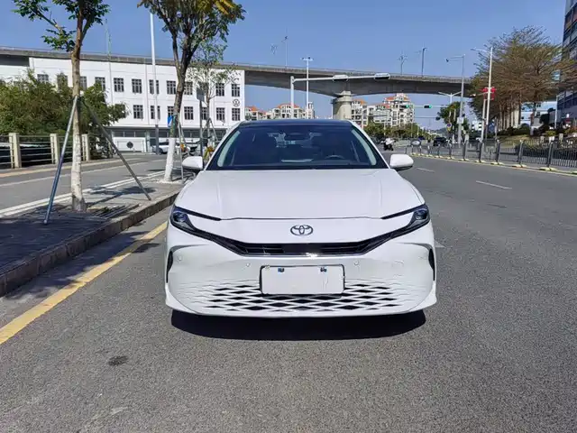 TOYOTA CAMRY 2024