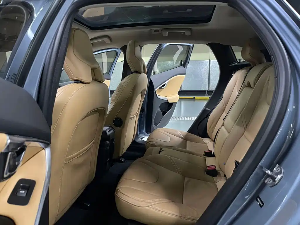 Volvo V40 — миниатюра 11