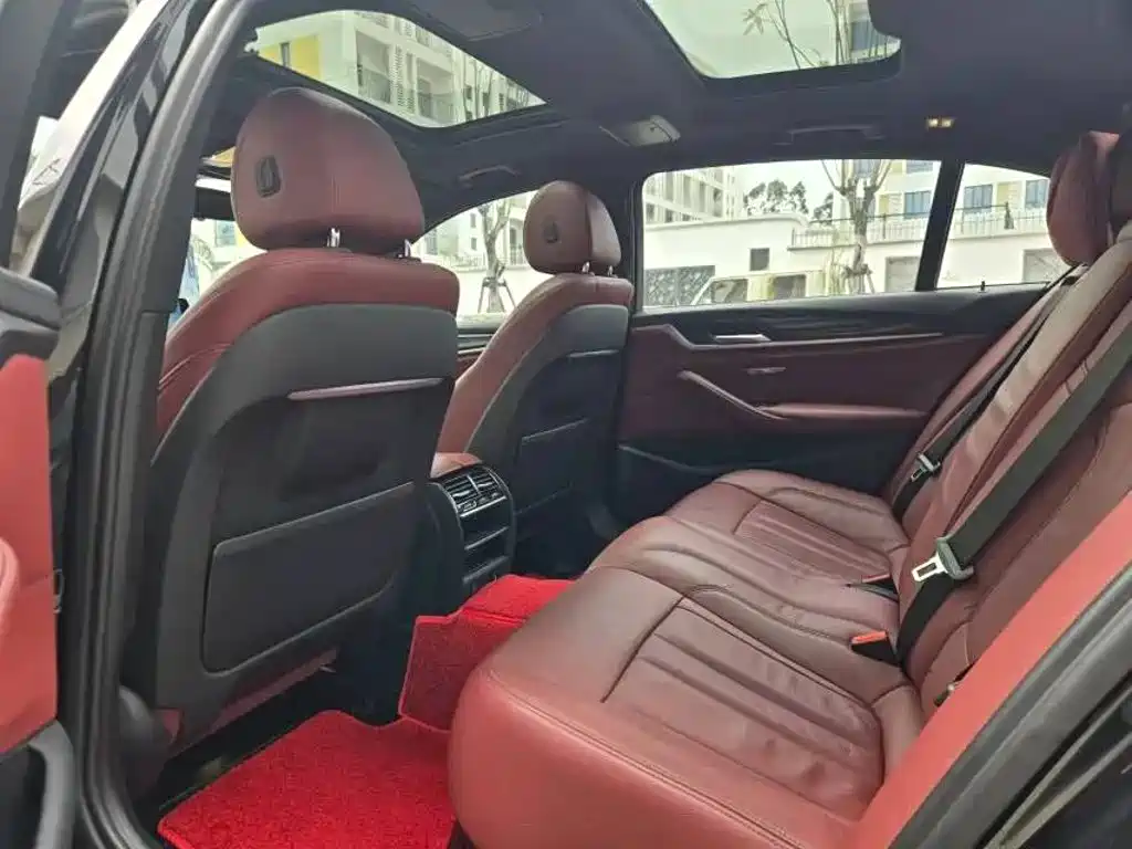 BMW 5 Series — миниатюра 9