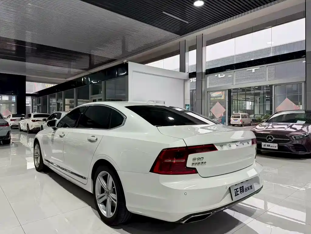 Volvo S90 2019 T5