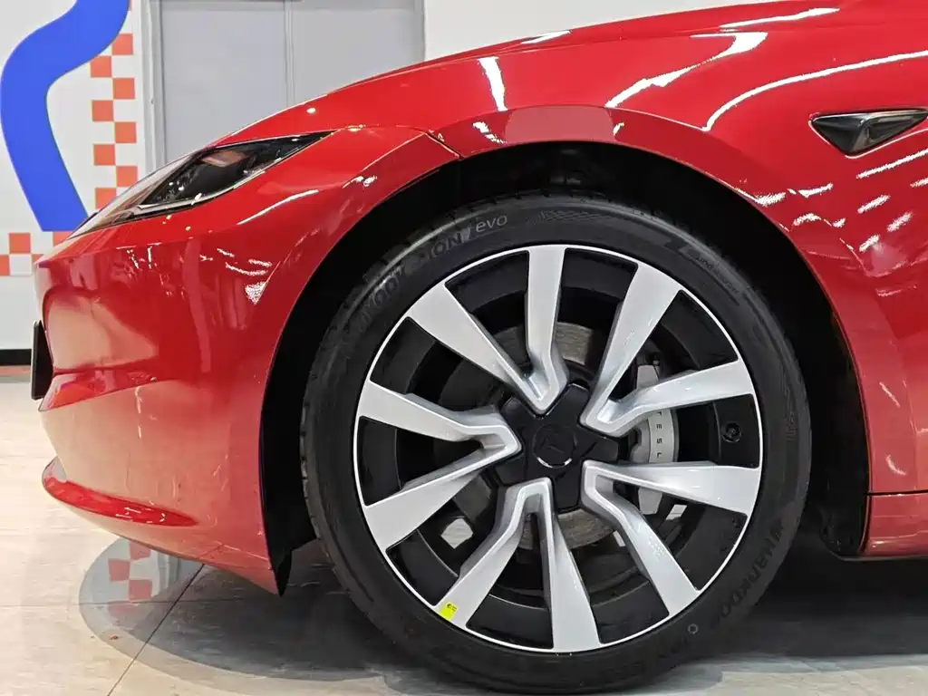 Tesla Model 3 — миниатюра 11