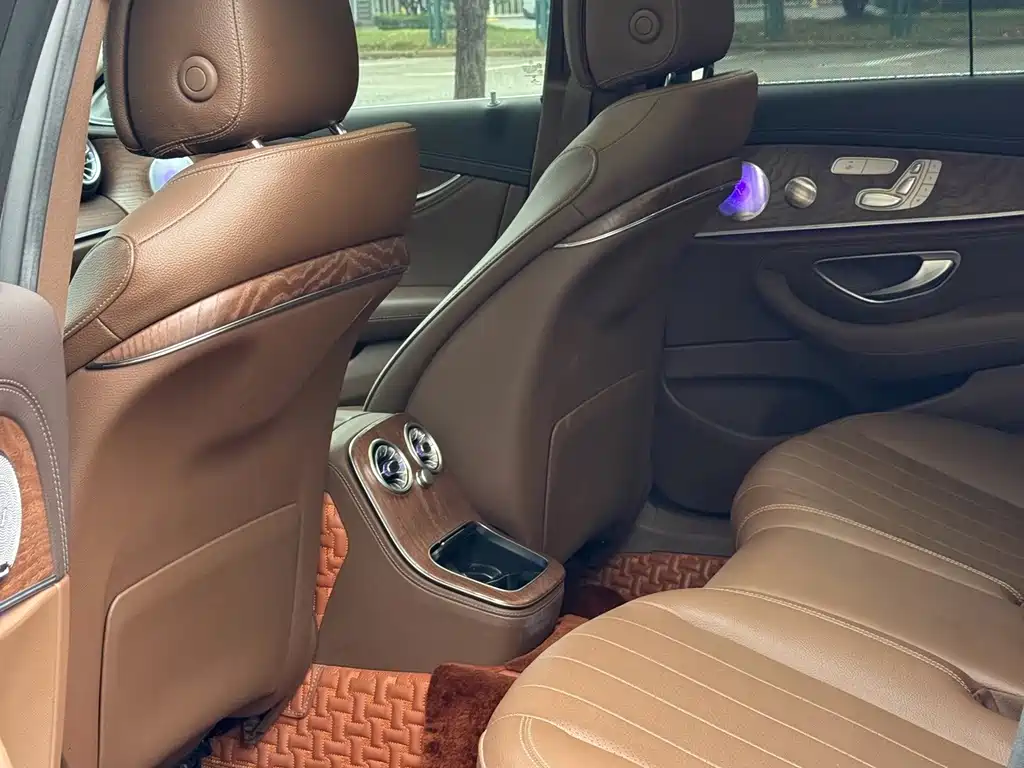 Mercedes-Benz E-Class — миниатюра 9