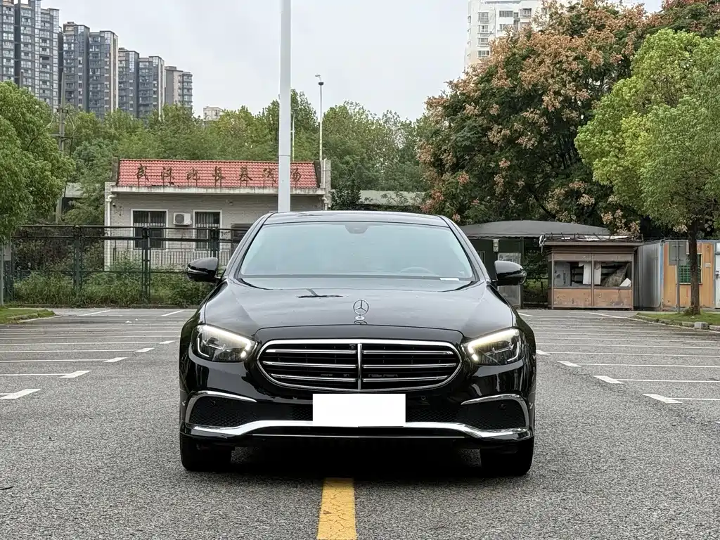 Mercedes-Benz E-Class — миниатюра 2