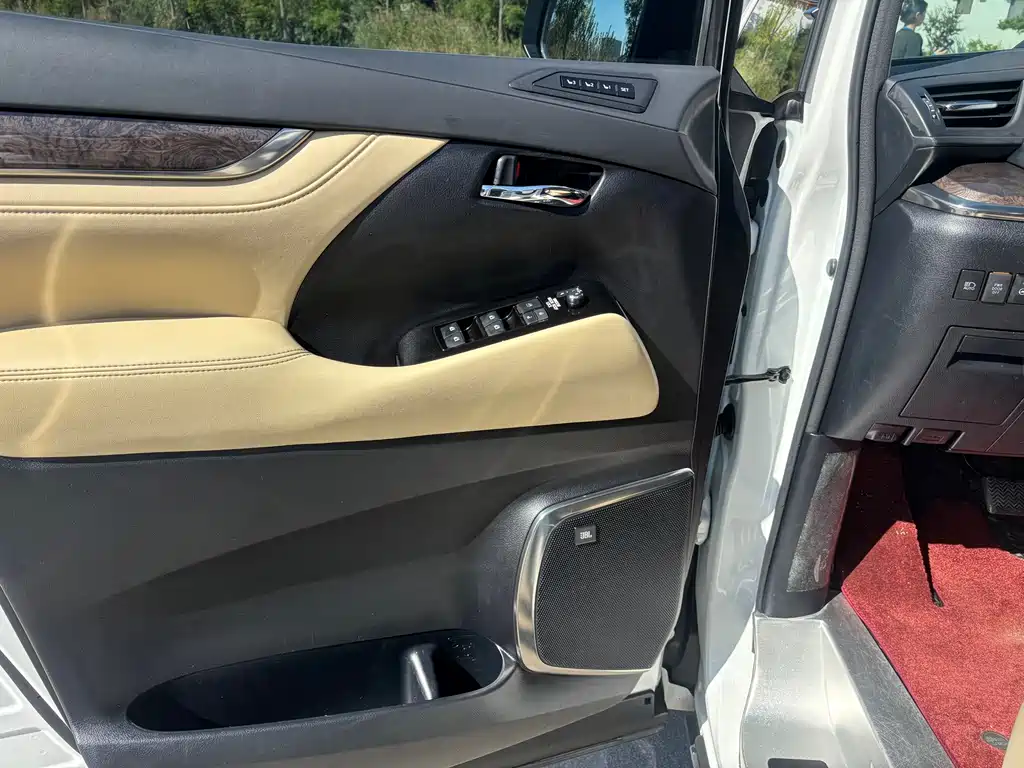 Toyota Vellfire — миниатюра 10