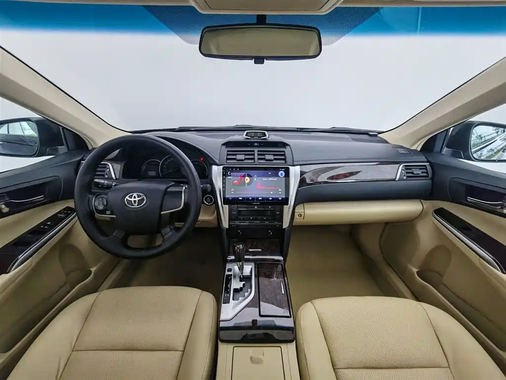 Toyota Camry 2015 2.0G Lead