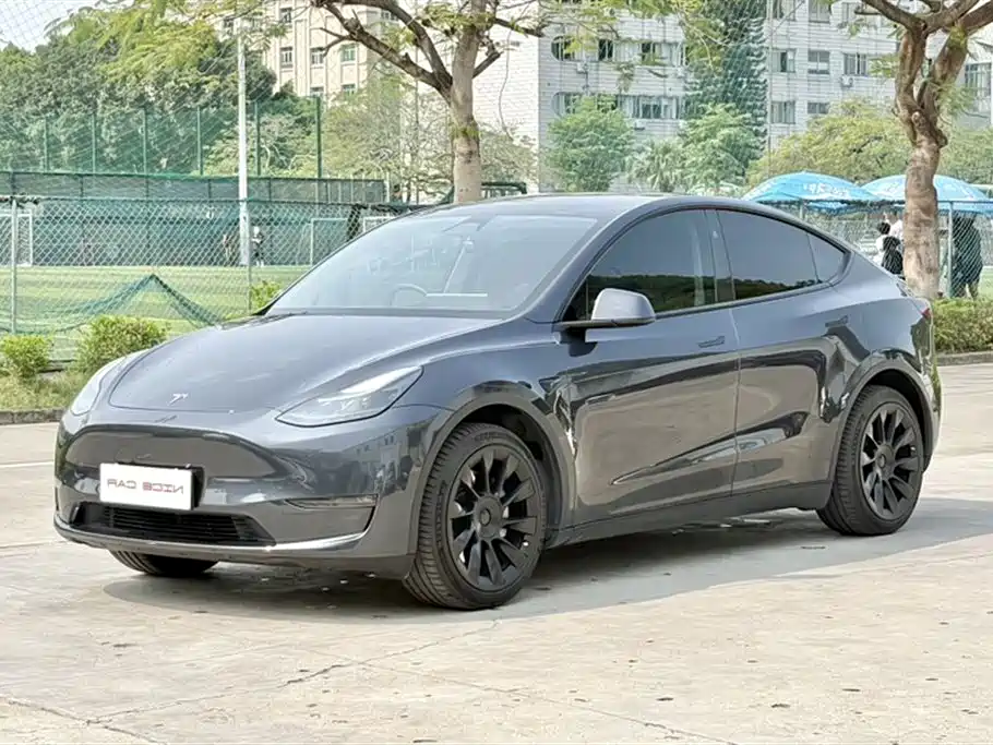 Tesla Model Y 2025
