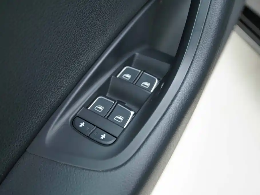 Audi A6L — миниатюра 10