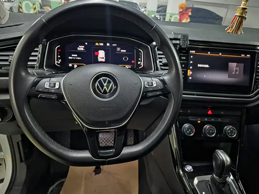 VOLKSWAGEN T ROC EXPLORING SONGS