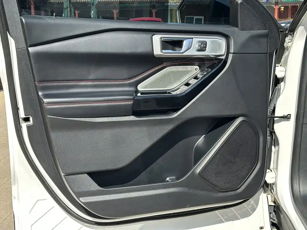 Ford Explorer — миниатюра 8