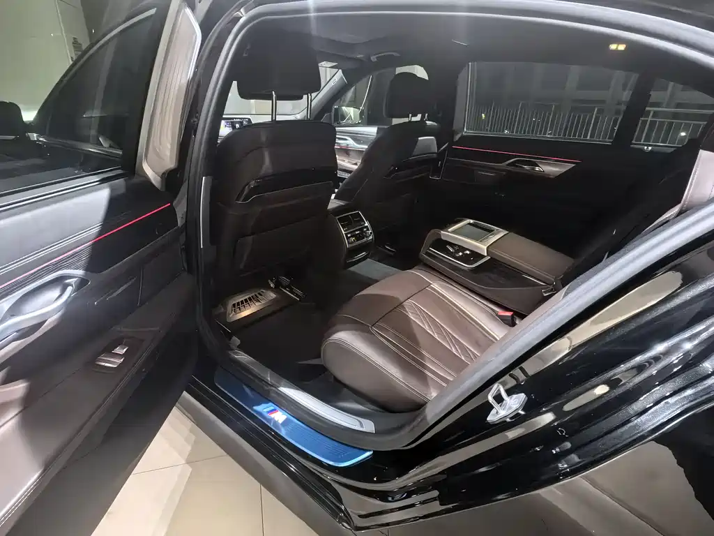 BMW 7 SERIES