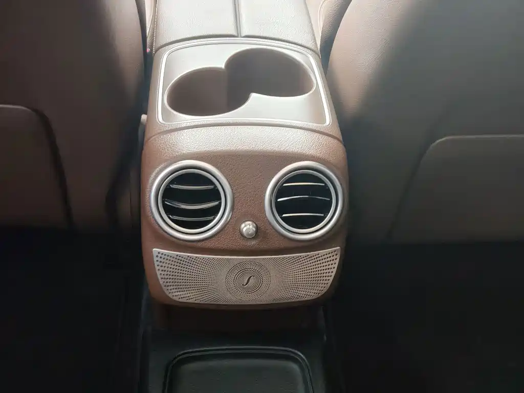 Mercedes-Benz E-Class — миниатюра 10