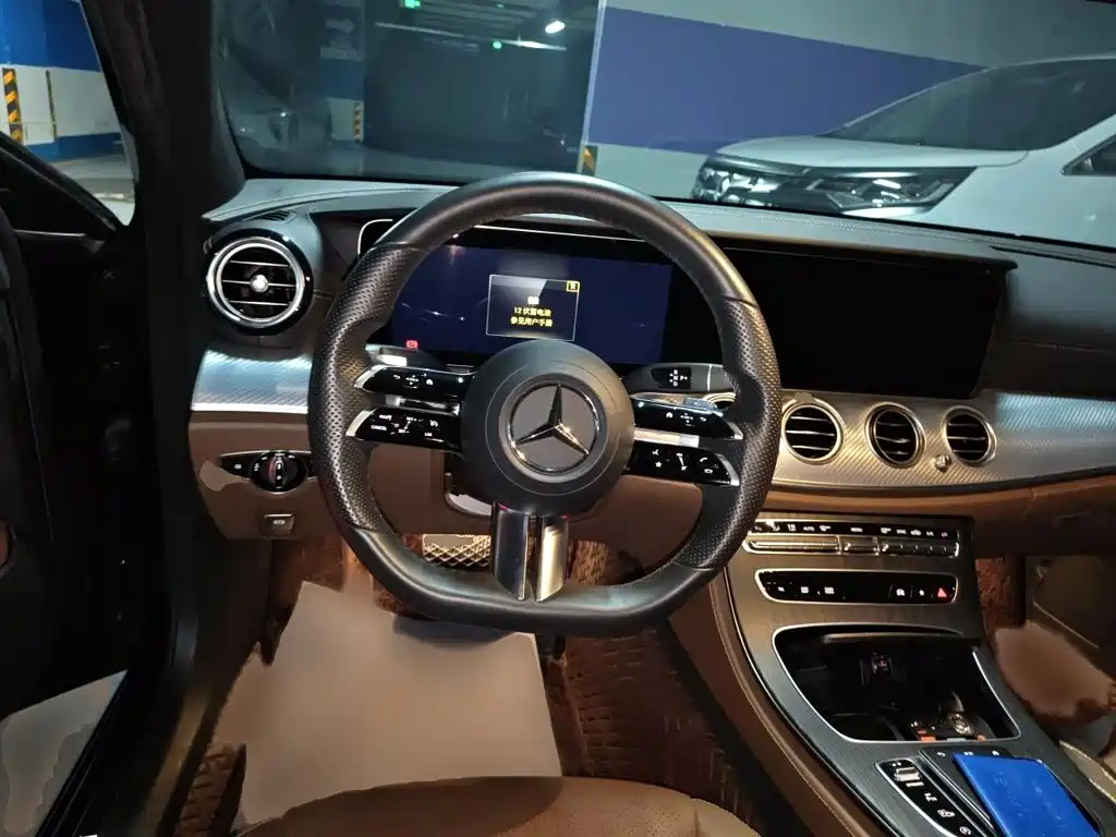 Mercedes-Benz E-Class — миниатюра 3