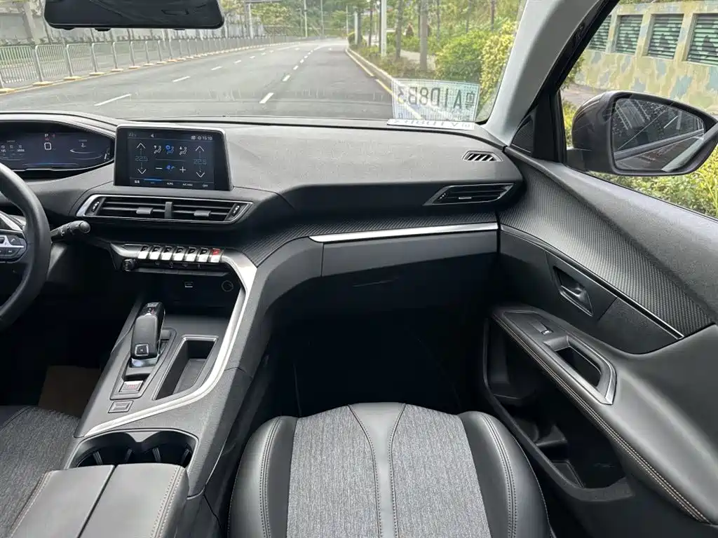 Peugeot 5008 2017 350THP 7 мест Elite