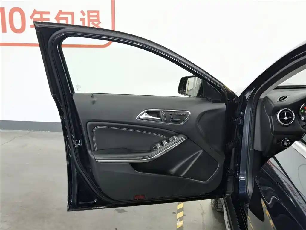 Mercedes-Benz GLA 2015 GLA 220 4MATIC Fashion