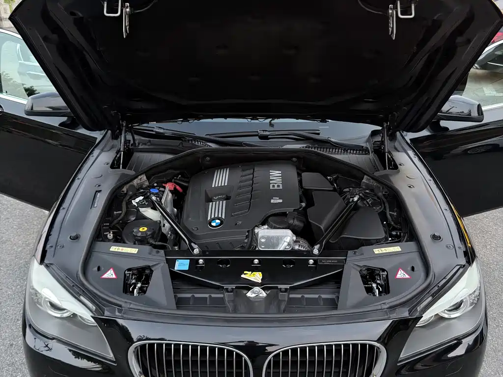 BMW 7 Series — миниатюра 16