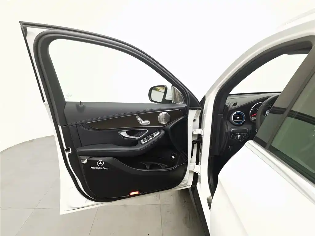 Mercedes-Benz GLC 2017 GLC 200 4MATIC