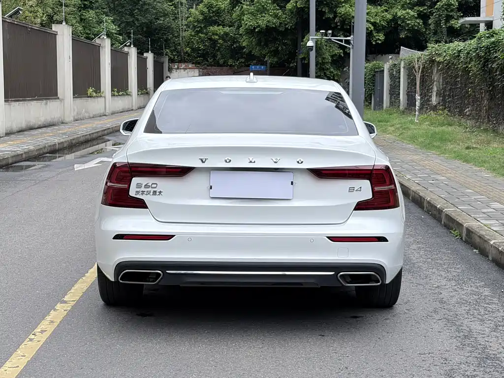 Volvo S60 2022 B4 Luxury