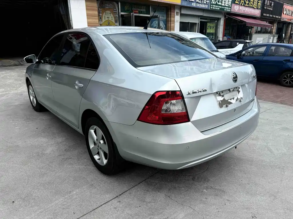 Skoda Rapid 2013 1.4L MT