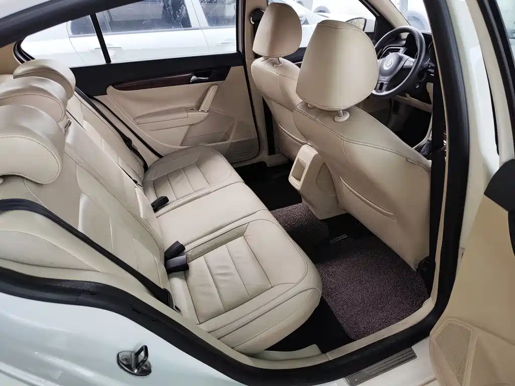 Volkswagen Lavida 2013 1.6L AT Comfort